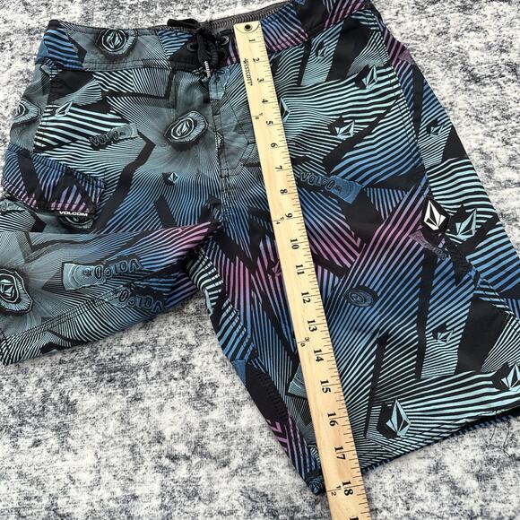 Volcom Mod Tech Boys Youth Size 29 Board shorts Swimwear Trucks Swim Striped - Picture 3 of 8